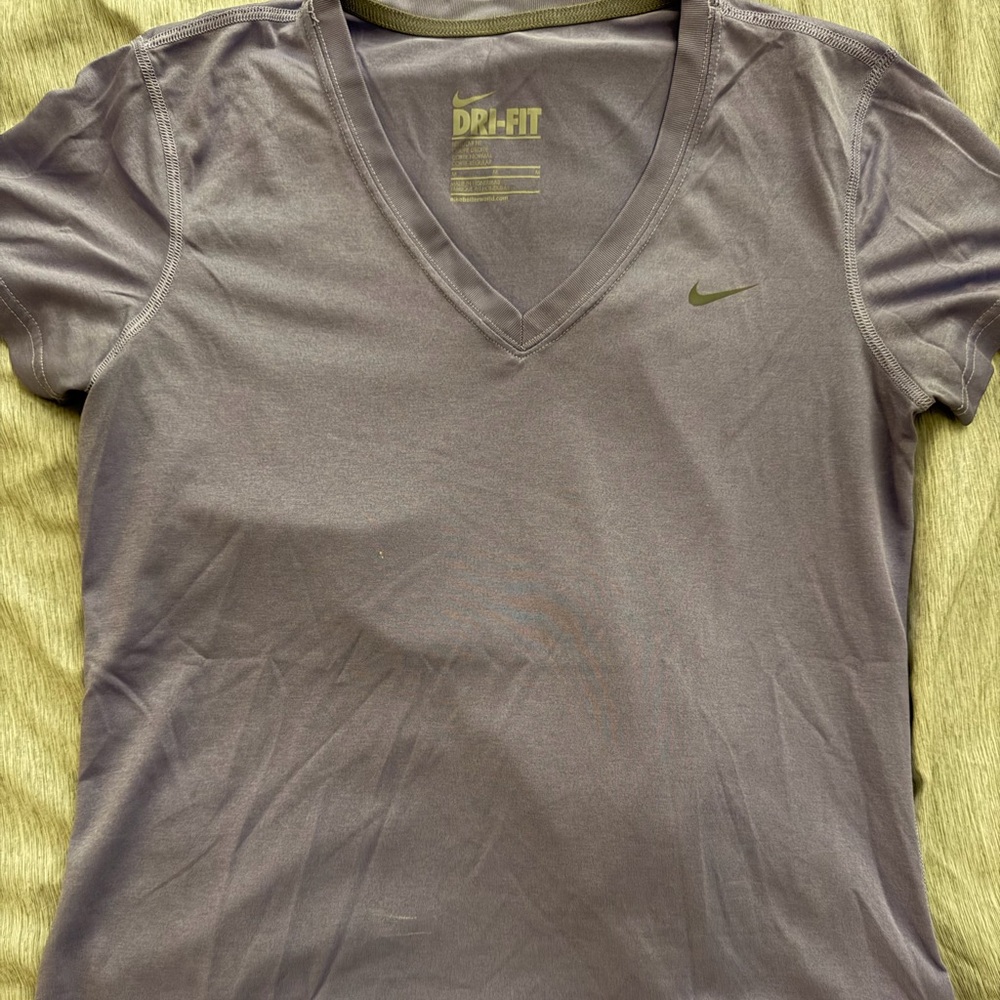 Like new light purple Nike v-neck size M